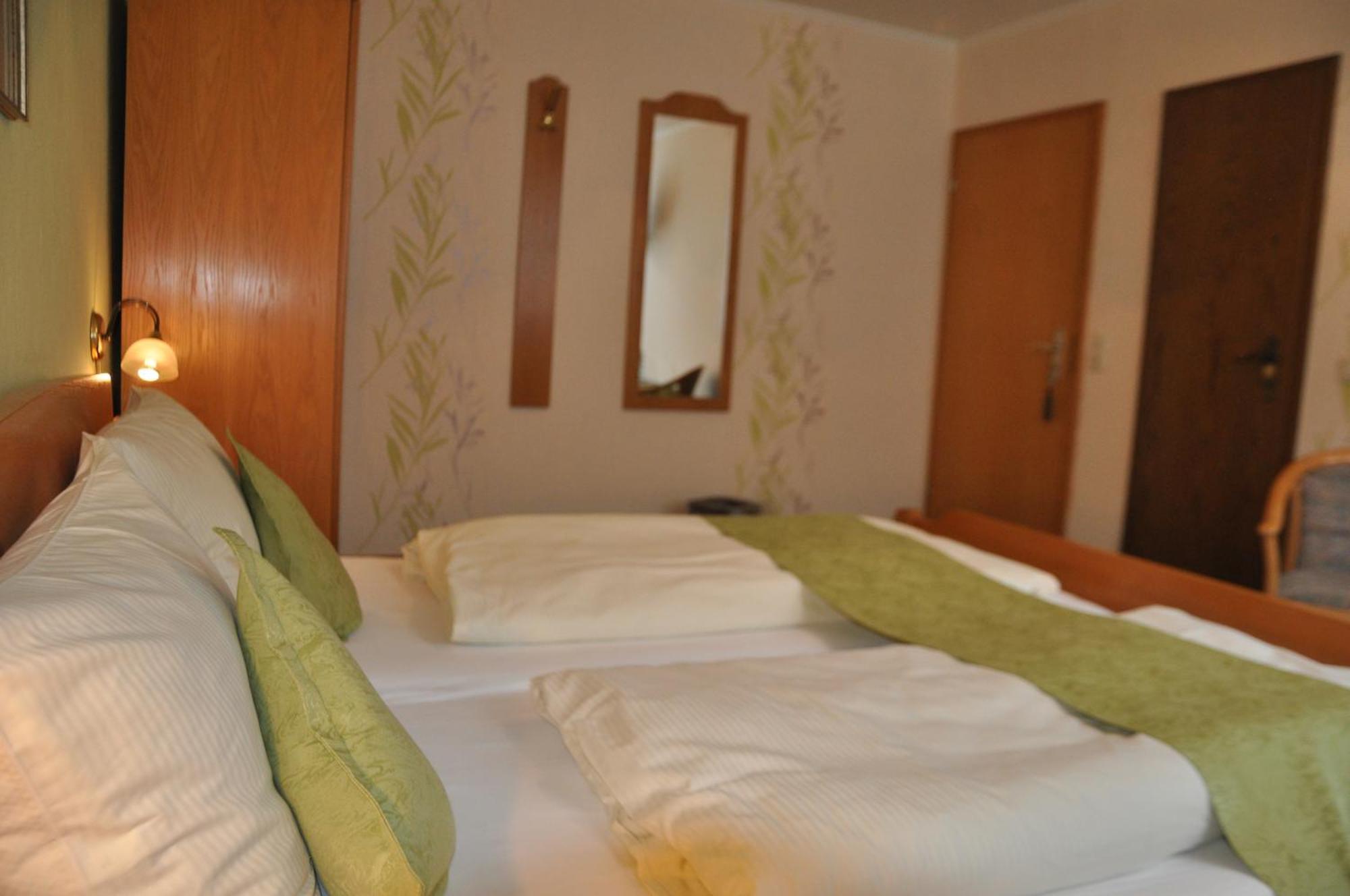 Gutsschaenke Sennerhof Hotel Oberwesel Room photo