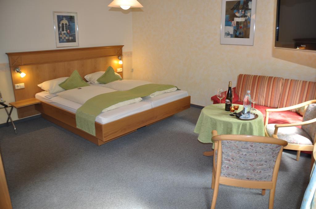Gutsschaenke Sennerhof Hotel Oberwesel Room photo